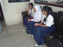 Tiga Remaja Putri Ini Nekat Memeras Tiga Siswi Batam